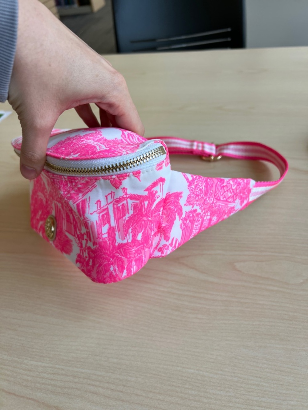 Lilly Pulitzer Torrey belt bag fanny pack pink and white gold toile print palm - Picture 12 of 12